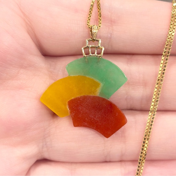 Vintage 14K Gold Rainbow Jade Fan Pendant: Chinese Jadeite - Picture 8 of 11
